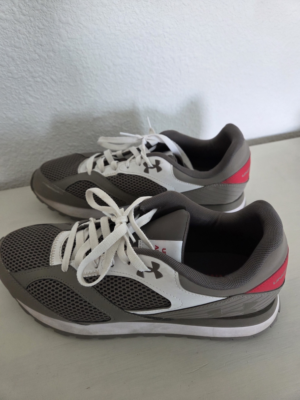 Under Armour Men’s Khaki Grey Athletic Sneaker Shoes w/Red Accent Sz. 12